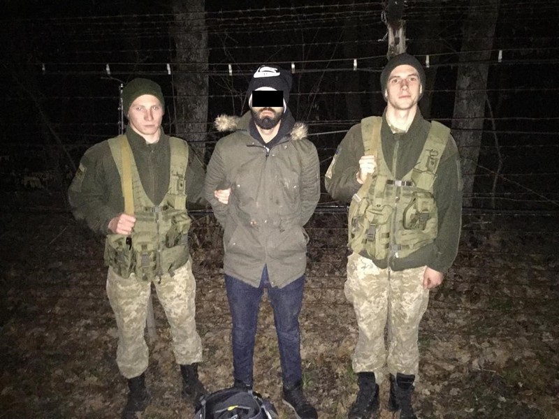 Опівночі на Ужгородщині виявили нелегала Опівночі біля села Оноківці, що на Ужгородщині, виявили нелегала