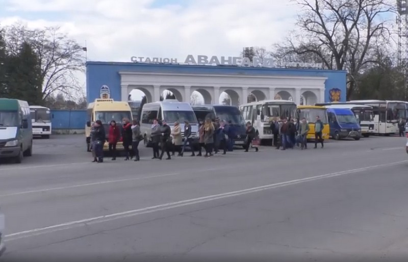 На зустріч із Юлією Тимошенко привезли людей із кількох районів В Ужгород на зустріч із Юлією Тимошенко привезли людей із кількох районів