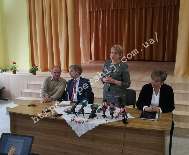 Лілія Гриневич завітала на Закарпаття і розповіла про дворівневе ЗНО Лілія Гриневич розповіла на Закарпатті про дворівневе ЗНО