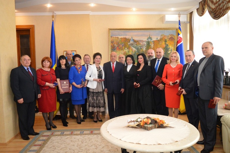 15 закарпатців отримали нагороди від Президента України, Кабінету міністрів та облдержадміністрації 15 закарпатців отримали ордени, медалі, грамоти, подяки й почесні звання від Президента України, Кабінету міністрів та облдержадміністрації