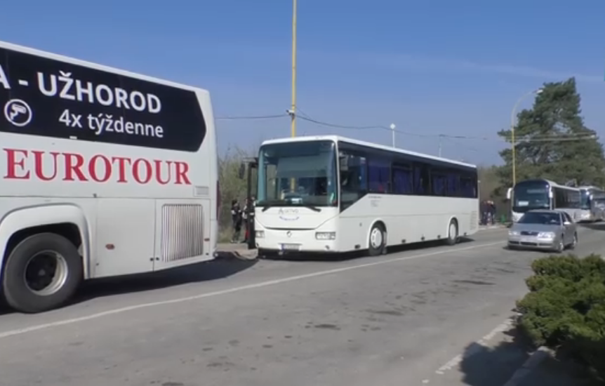 Закарпатці повертаються із заробітків, аби піти на вибори Сьогодні українці повертаються із заробітків, щоб 31 березня проголосувати на виборах Президента України