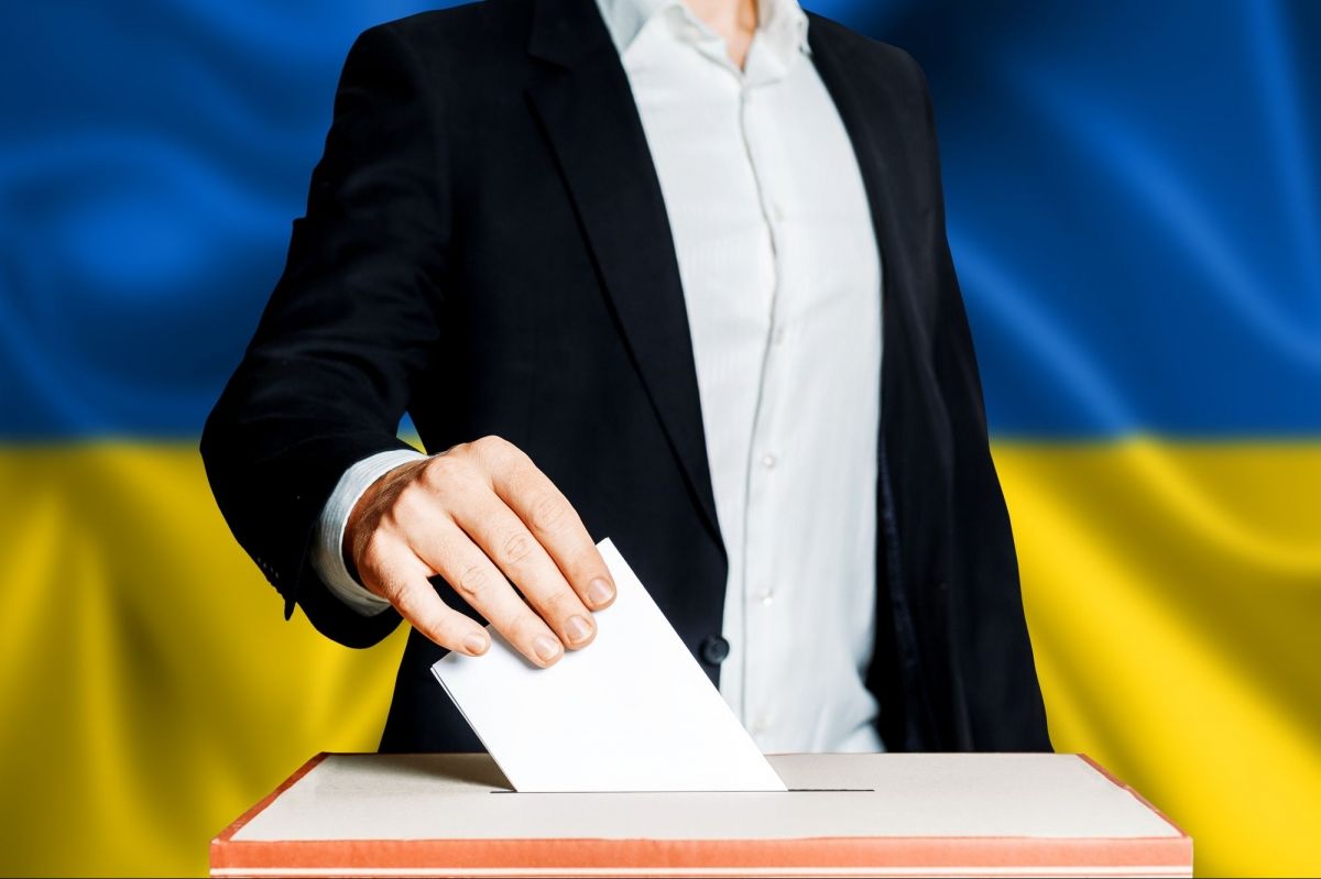 У Мукачеві на виборчих дільницях спостерігається висока явка виборців Як проходять вибори в Мукачеві: коментар голови ОВК ТВО №69 Марина Марценюк