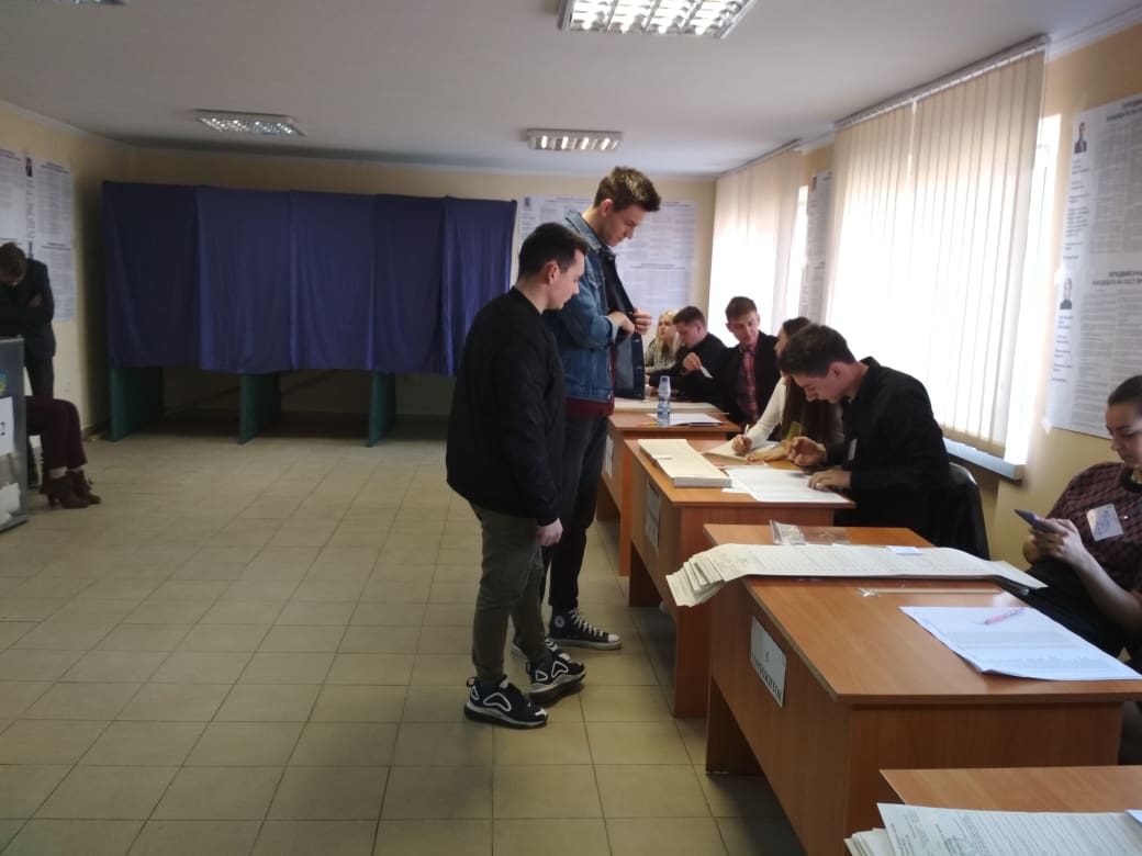 В Ужгороді студенти не поспішають на голосування В УжНУ студенти не поспішають на вибори