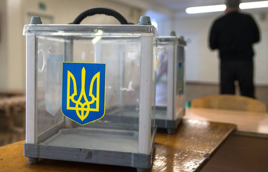 ЗМІ повідомляють про правопорушення на дільниці у селі на Мукачівщині, у поліції – спростовують У селі Бобовище на Мукачівщині зафіксували порушення під час виборів