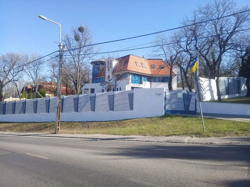 Українці в Будапешті не поспішають голосувати за нового Президента України Українці в Будапешті не поспішають голосувати за нового Президента України