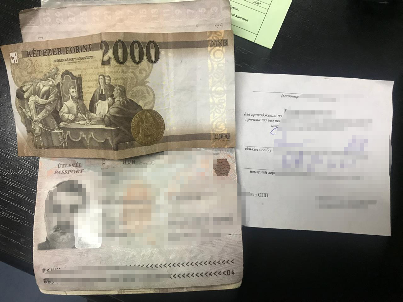 Прикордонник відмовився від хабара і викликав поліцію Іноземець запропонував прикордоннику хабара