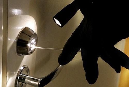 Чоловік серед ночі проник у чуже помешкання в Мукачеві Чоловік серед ночі проник у чуже помешкання в Мукачеві на вулиці Червоноармійській