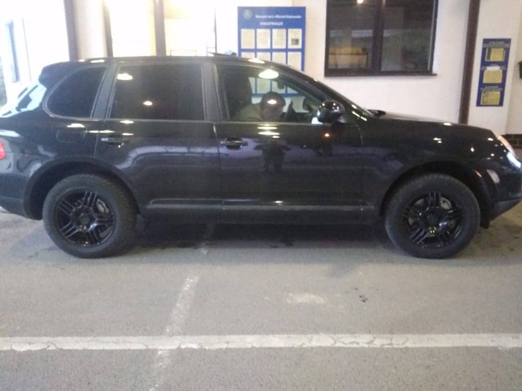 На Закарпатті затримано чоловіка, який їздив на краденому "Porsche Cayenne" Прикордонники затримали чоловіка, який їздив на краденому "Porsche Cayenne"