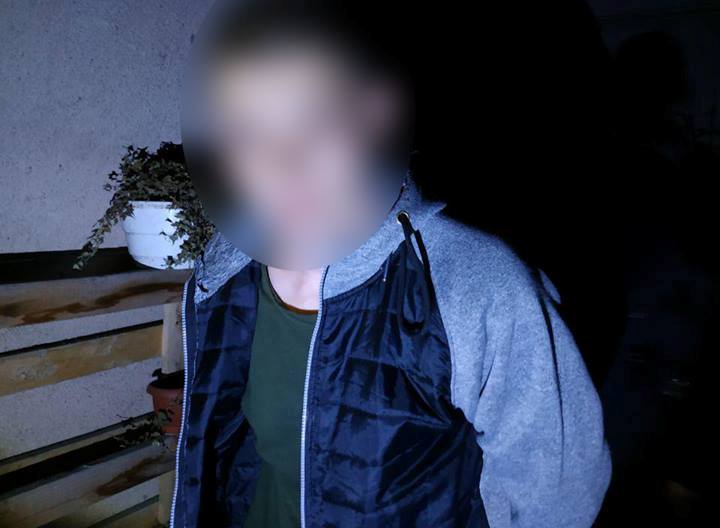 Чоловік проник у чужий будинок: його затримали із грошима та ювелірними виробами В Ужгороді патрульні затримали грабіжника