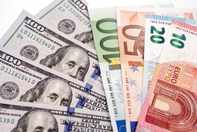 Курс валют: долар і євро продовжує рости Курс валют 11 квітня: долар і євро продовжує рости
