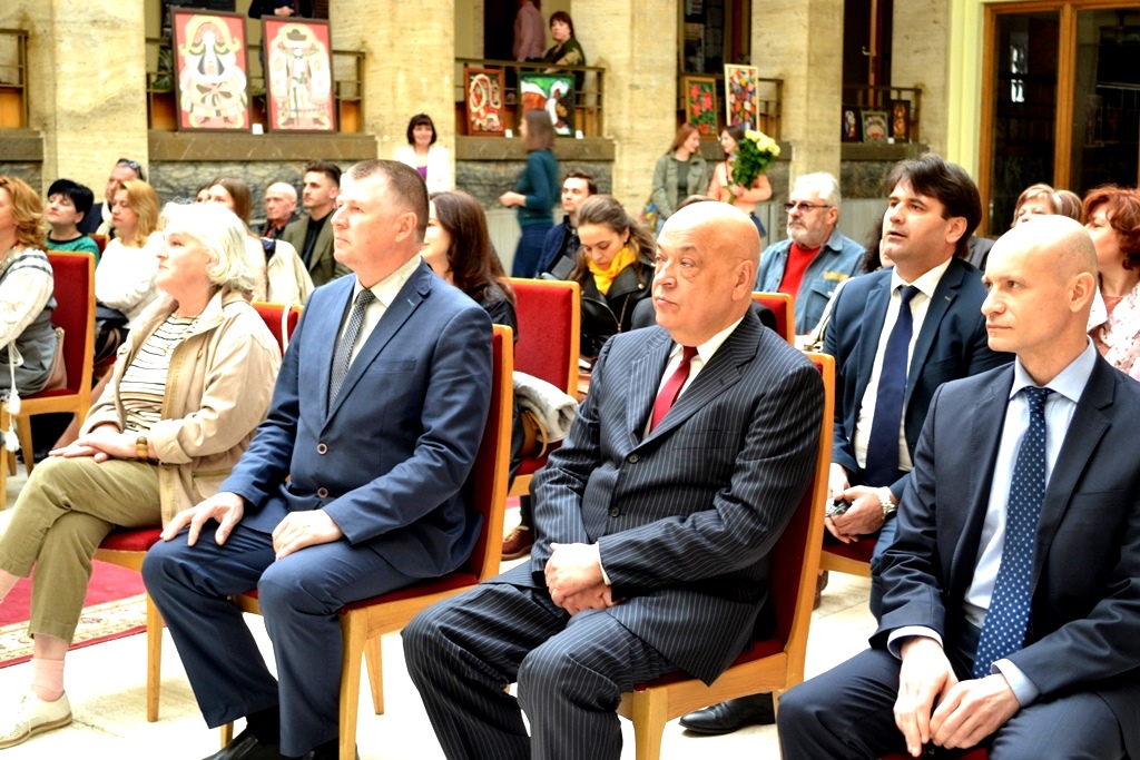Вручено обласні премії у галузі літератури і мистецтва за 2018 рік В Ужгороді відбулося вручення обласних премій у галузі літератури і мистецтва за 2018 рік