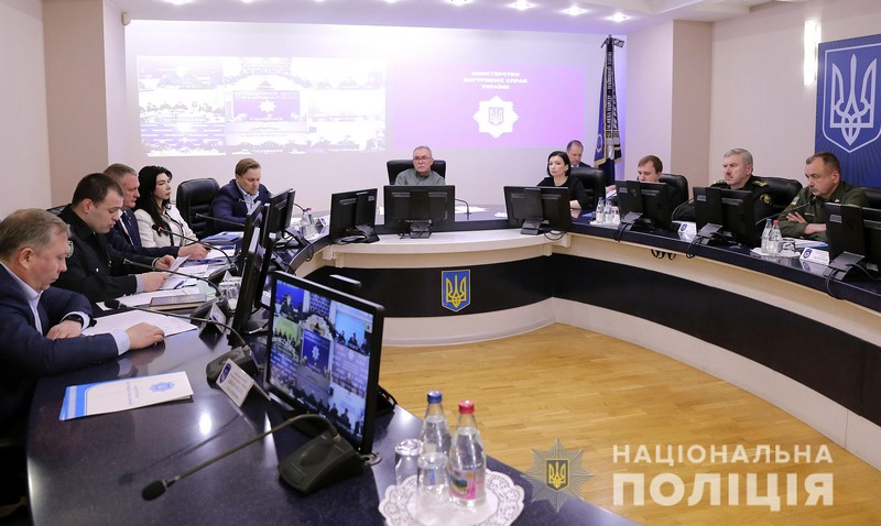 Поліція переходить на посилений режим роботи Напередодні другого туру президентських виборів поліція переходить на посилений режим роботи