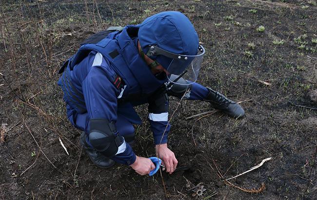 У Мукачеві біля каналу знайшли артилерійський снаряд У Мукачеві біля каналу знайшли артилерійський снаряд часів Другої світової війни