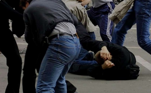 У день виборів виникла масова бійка У день виборів у Берегові виникла масова бійка між ромами