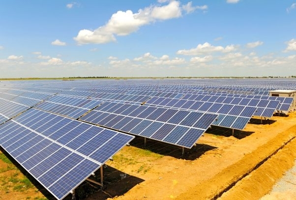 Українцям заборонили будувати малі сонячні електростанції на землі Українцям заборонили будувати малі сонячні електростанції на землі з 2010 року