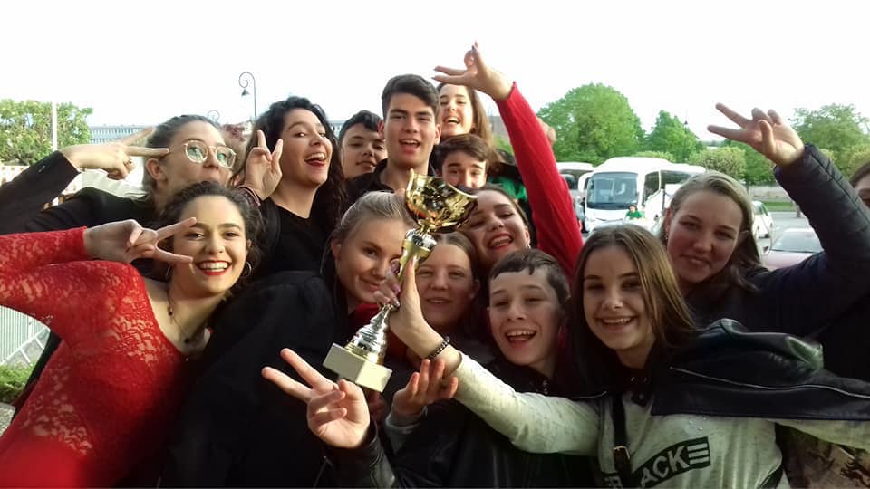 Хор із Мукачева здобув найвищу нагороду на фестивалі у Франції Мукачівський хор "Співаночка" здобув найвищу нагороду Міжнародного фестивалю "Голос-2019" у Франції
