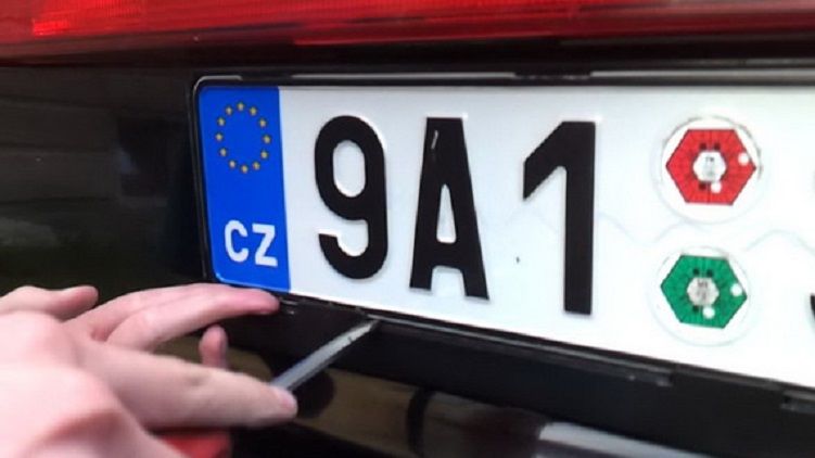 Власникам "євроблях", які розмитнили свої авто, митниця може повернути штрафи Власникам "євроблях", які розмитнили свої авто, митниця може повернути штрафи