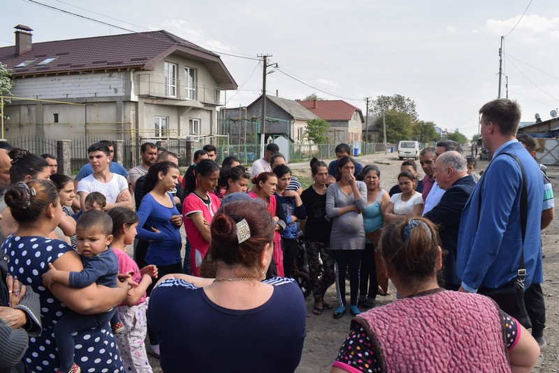 Ужгородських ромів закликають вакцинуватися від кору Ужгородських ромів, які живуть у мікрорайоні Радванка, закликають вакцинуватися від кору