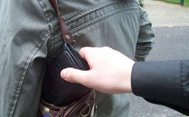Троє неповнолітніх пограбували в Ужгороді туриста Ужгородські поліцейські встановили осіб, причетних до трьох кримінальних правопорушень