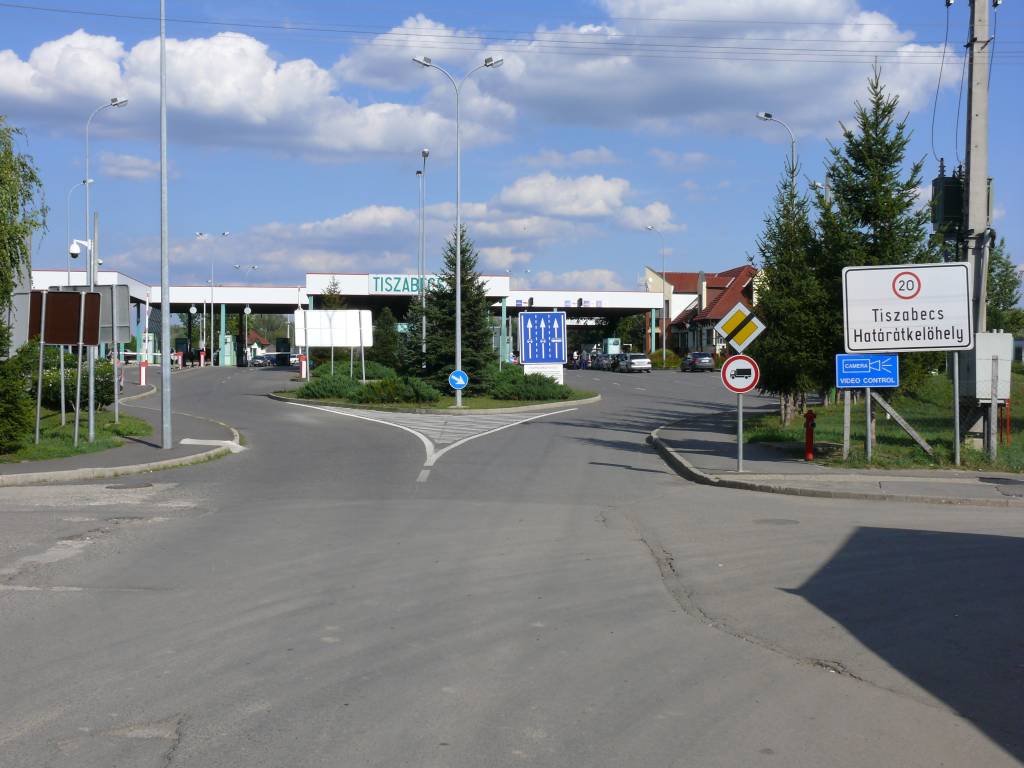 На кордоні зі Словаччиною та Угорщиною спостерігаються довжелезні черги по сотні авто На кордоні зі Словаччиною та Угорщиною спостерігаються довжелезні черги по сотні авто