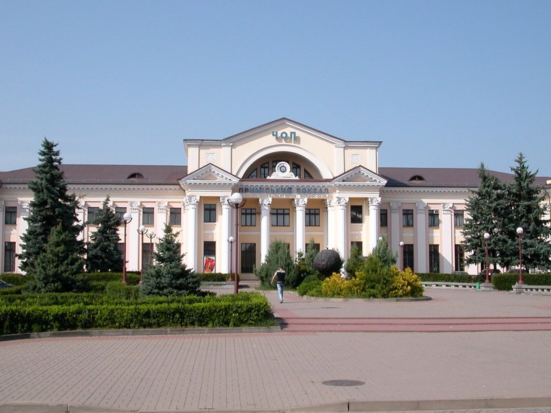 На вокзалі помітили підозрілий пакет На залізничному вокзалі у Чопі помітили підозрілий пакет