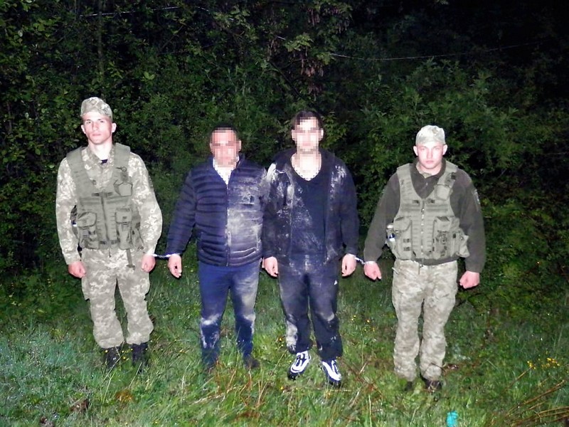 Батько з сином намагалися незаконно перетнути кордон Батько з сином намагалися незаконно перетнути кордон на Закарпатті