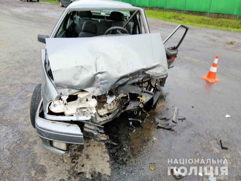 У лікарні помер один з чоловіків, які вчора потрапили у жахливу аварію на Мукачівщині У Мукачівській ЦРЛ помер один із чоловіків, які вчора потрапили у жахливу аварію