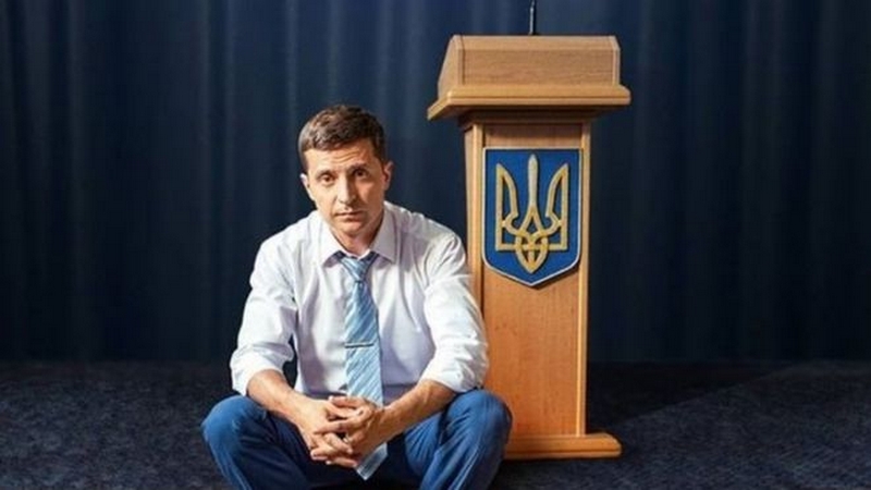 "Здайте ключ, розрахуйтесь за міні-бар і вперед", – Зеленський звернувся до Порошенка "Здайте ключ, розрахуйтесь за міні-бар і вперед", – Зеленський звернувся до Порошенко
