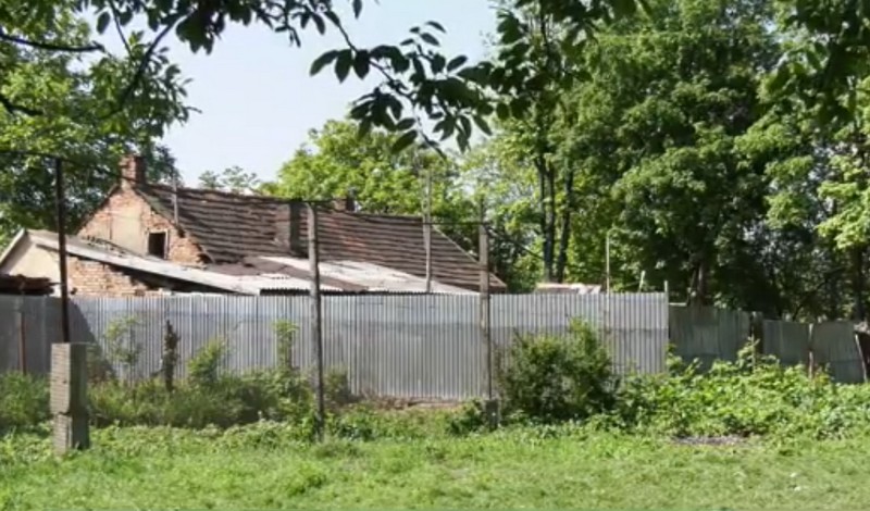 Мукачівці скаржаться на сусідство з ромами. Виник конфлікт Мукачівці скаржаться на сусідство з ромами на вулиці Берегівській. Виник конфлікт
