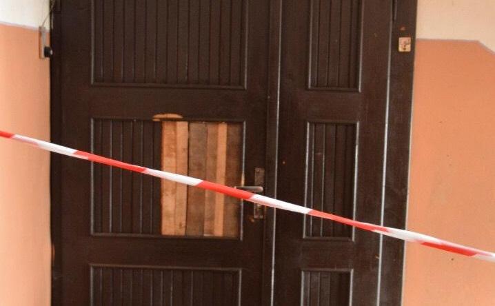 У Мукачеві у ванній кімнаті однієї із квартир виявили вбитого чоловіка Під час побутового конфлікту мукачівець ножем спричинив тілесні ушкодження своєму гостеві