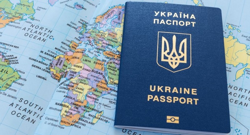Закарпатців закликають оформити закордонний паспорт по "старій" ціні Паспорти подорожчають: українців закликають оформити закордонний паспорт по "старій" ціні