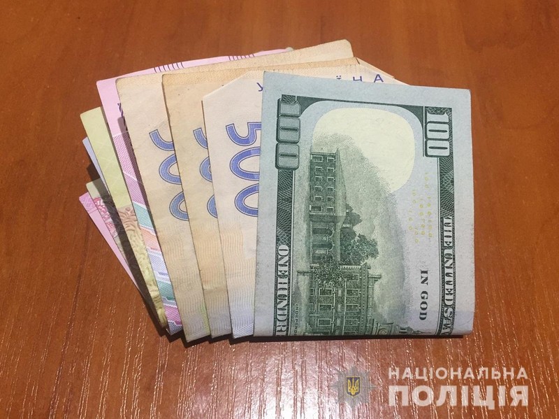 В Іршаві жінка нахабно поцупила у чоловіка гроші В Іршаві непрацююча жінка поцупила у чоловіка 200 доларів