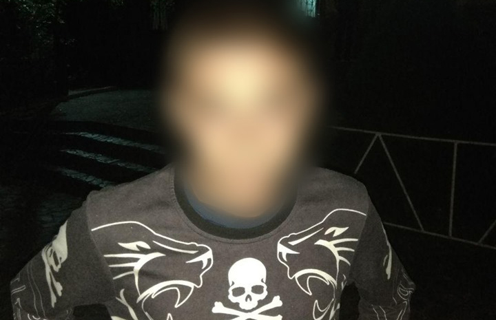 Двоє чоловіків напали на перехожого та відібрали від нього телефон Ужгородські патрульні розкрили нічний грабіж