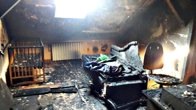 10 рятувальників гасили пожежу у дворівневій квартирі 10 рятувальників гасили пожежу у дворівневій квартирі в Ужгороді