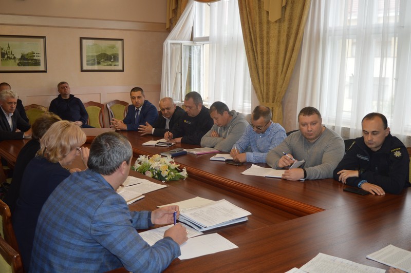 На Закарпатті стався перелив води через три дороги На Закарпатті стався перелив води через три дороги, зокрема підтоплено й трасу Мукачево-Рогатин