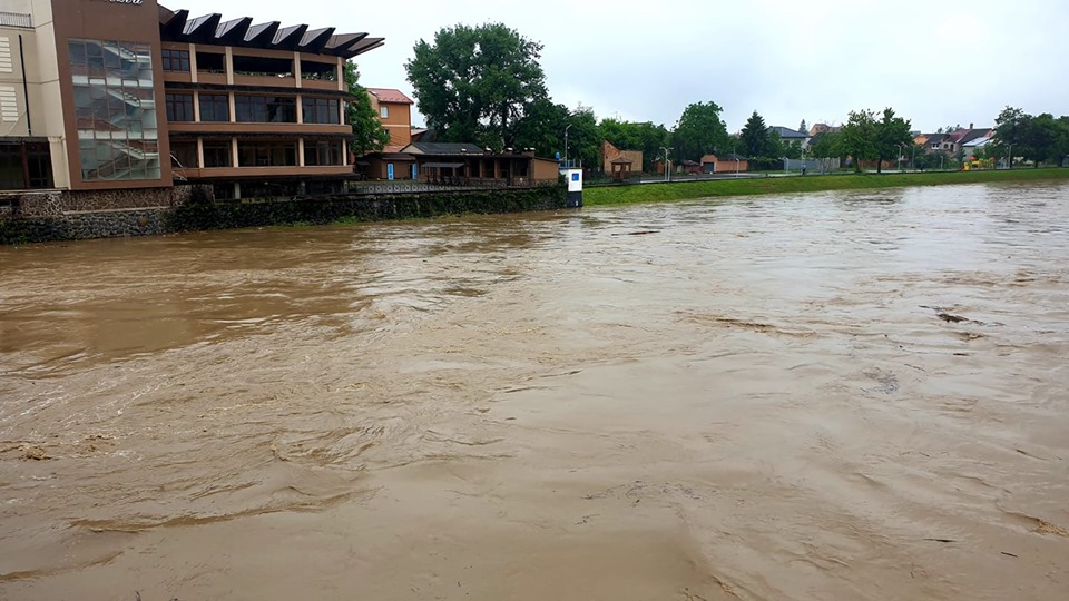 ФОТО: Сергій Радчук Вода в Латориці у межах Сваляви пішла на спад, а в Мукачеві очікують пік паводку