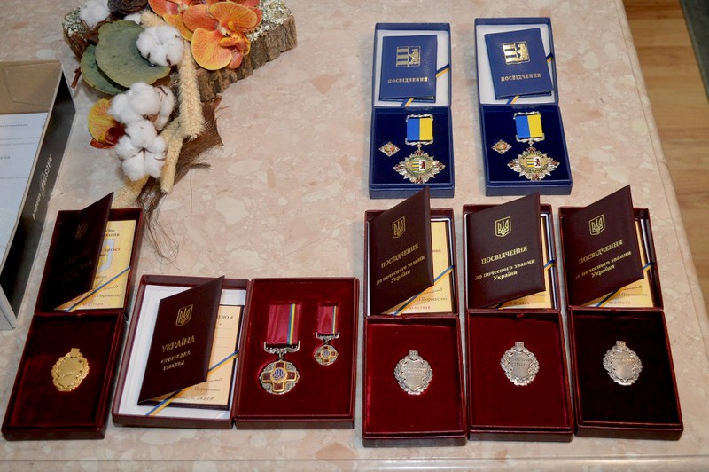 Кількох закарпатців відзначили високими державними і крайовими нагородами Кількох закарпатців відзначили високими державними і крайовими нагородами у Закарпатській ОДА