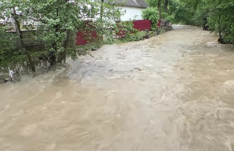 Серед ночі виносили дітей із будинків: велика вода наробила лиха на Перечинщині Серед ночі виносили дітей із будинків: велика вода наробила лиха на Перечинщині у селі Тур’я Поляна