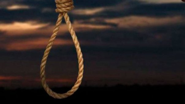 Молодого чоловіка знайшли повішеним на електроопорі Молодого чоловіка із села Черна знайшли повішеним на електроопорі у селі Теково