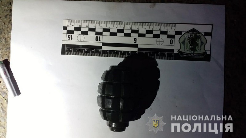 Був у чорній масці і з гранатою в руках: подробиці розбійного нападу на АЗС Був у чорній масці і з гранатою в руках: подробиці розбійного нападу на АЗС в Ужгороді