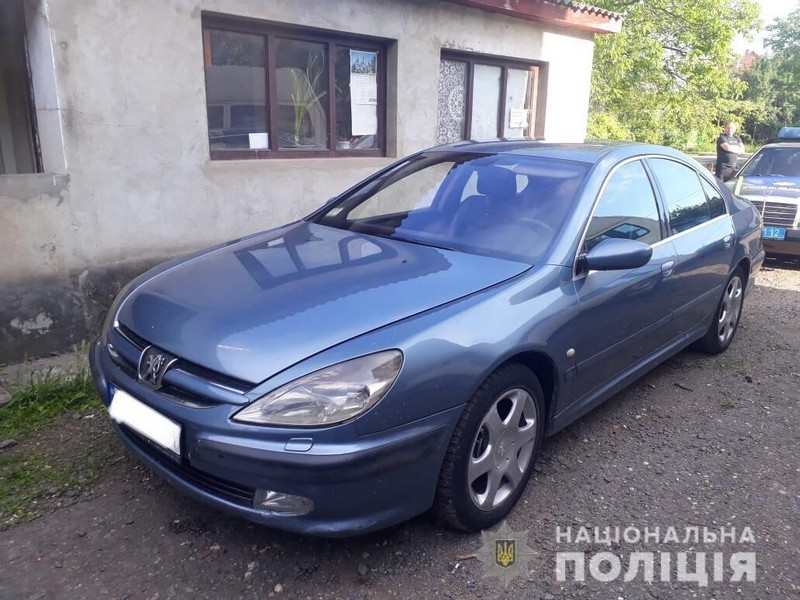 У Мукачеві виявили автомобіль з сумнівними документами У Мукачеві поліцейські виявили автомобіль з сумнівними документами