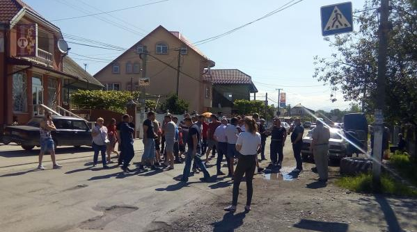 На Закарпатті сьогодні перекрили дорогу На Закарпатті, у селі Грушево, сьогодні перекрили дорогу Мукачево-Рогатин