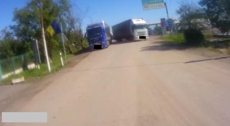 Нахабний українець наламав дров на КПП "Дякове" Нахабний українець наламав дров на КПП "Дякове", що на Закарпатті