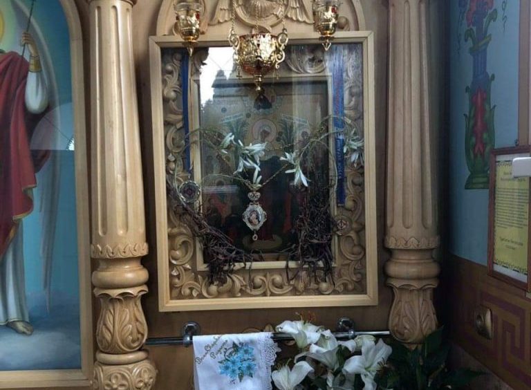 У Мукачеві в монастирі вкотре розквітли засохлі лілії Увосьме в Красногорському монастирі розквітли засохлі лілії