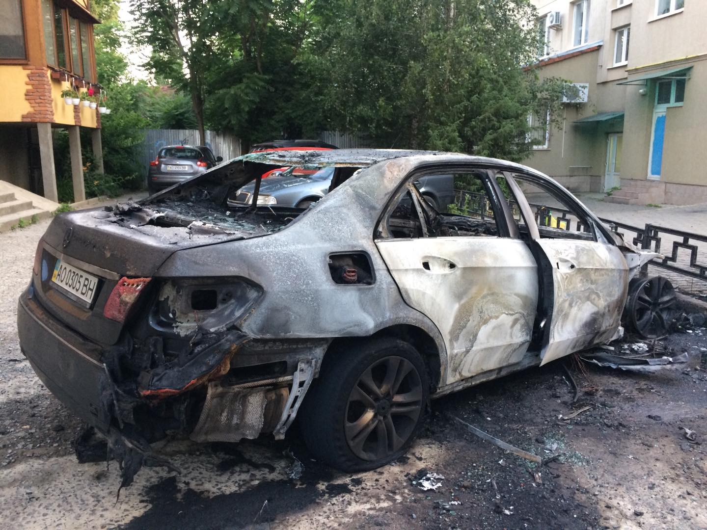 Підпал машини чиновника: поліція відкрила кримінальне провадження Підпал машини чиновника в Ужгороді: поліція відкрила кримінальне провадження