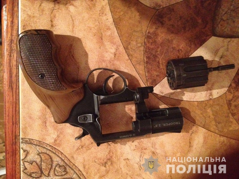 У чоловіка з Мукачівщини знайшли зброю У чоловіка з села Нове Давидково, що на Мукачівщині, знайшли зброю