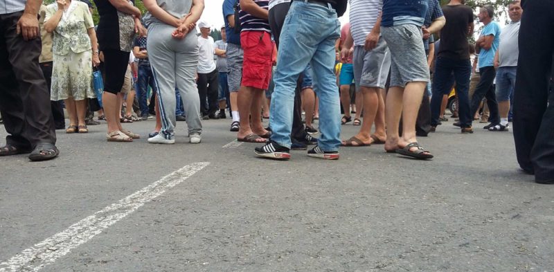 Люди погрожують перекрити дорогу у Великому Бичкові, якщо влада терміново не розпочне ремонтувати трасу У Великому Бичкові через бездоріжжя знову блокуватимуть дорогу державного значення