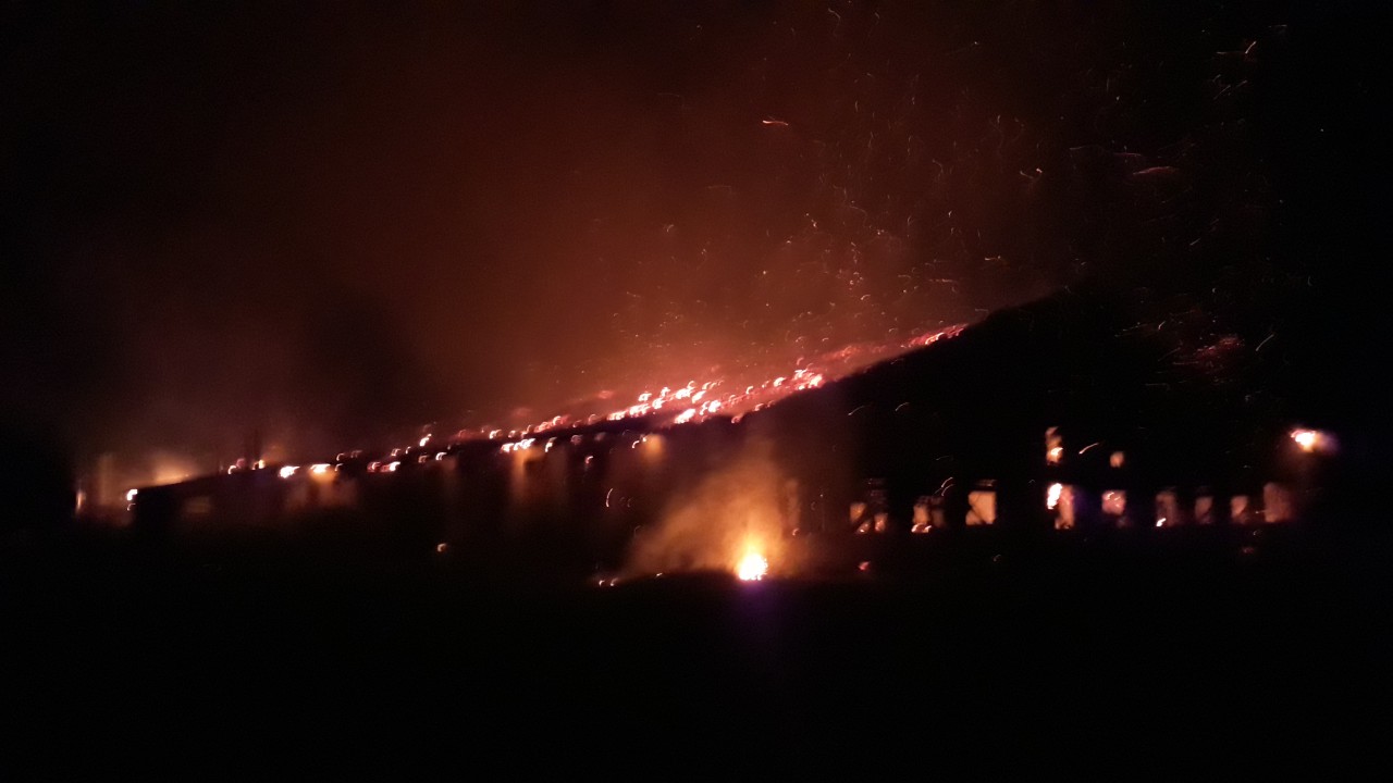 Вночі на Виноградівщині вирувала велика пожежа: подробиці від рятувальників Виноградівські вогнеборці ліквідували пожежу у господарських будівлях