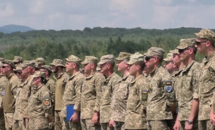 На Закарпатті військових навчають інструктори з Великої Британії На Ужгородщині військових 128-ої бригади навчають інструктори з Британії