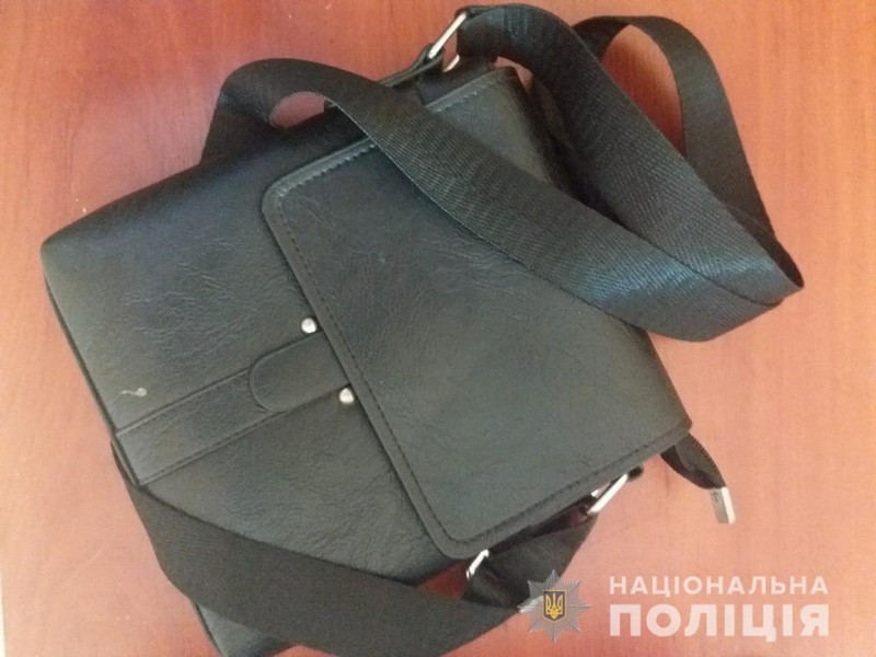 В Ужгороді біля кав’ярні пограбували чоловіка В Ужгороді біля кав’ярні на вулиці Мукачівській пограбували чоловіка